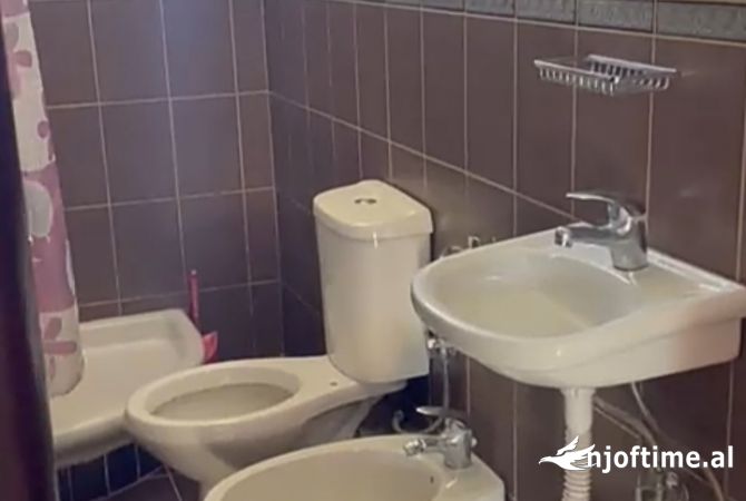 Shtepi me qera Shtepi Private ne Tirane, 1+1, Mobilimi E mobiluar, Pagesa 370  Euro.