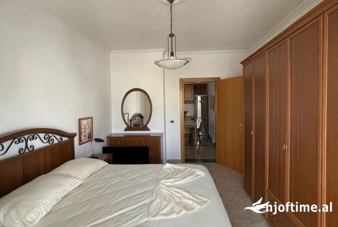 Shtepi me qera Apartament ne Tirane, 2+1, Mobilimi E mobiluar, Pagesa 800  Euro.