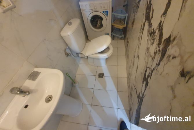 Shtepi me qera Shtepi Private ne Tirane, 1+1, Mobilimi E mobiluar, Pagesa 400  Euro.