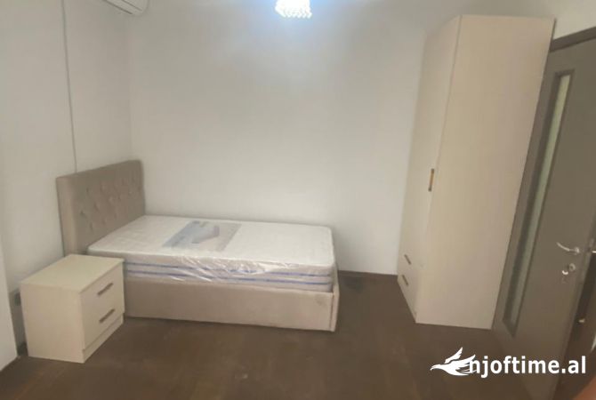 Shtepi me qera Apartament ne Tirane, 3+1, Mobilimi E mobiluar, Pagesa 650  Euro.