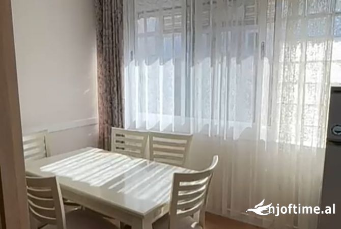 Shtepi me qera Apartament ne Tirane, 1+1, Mobilimi E mobiluar, Pagesa 550  Euro.