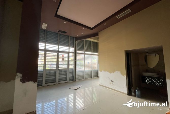 🏢 Jepet me qera ambient biznesi ne Rrugen e Durresit! 