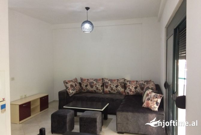 Shtepi me qera 1+1 ne Tirane - 450 Euro