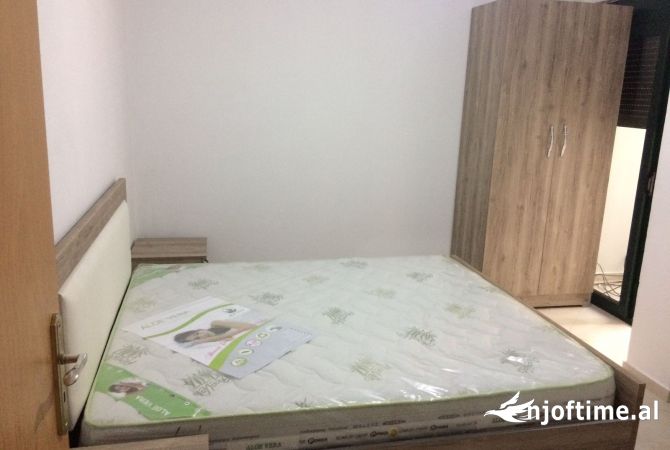 Shtepi me qera Apartament ne Tirane, 1+1, Mobilimi E mobiluar, Pagesa 450  Euro.