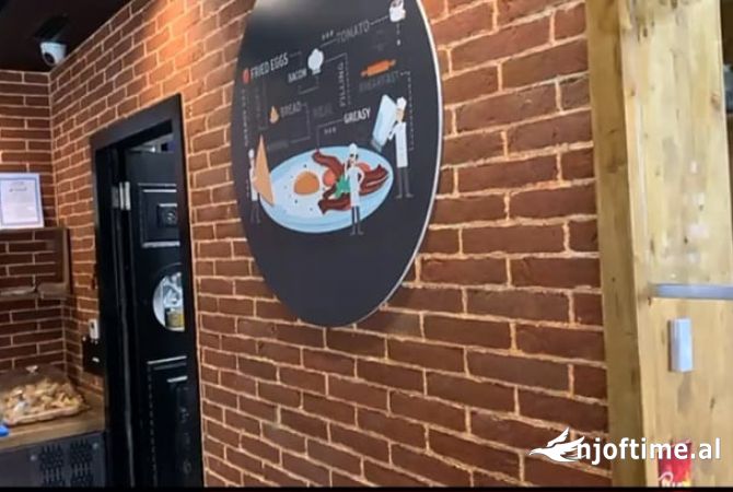 Ambiente Commerciale in Affitto 1+1 a Tirana - 1,500 Euro