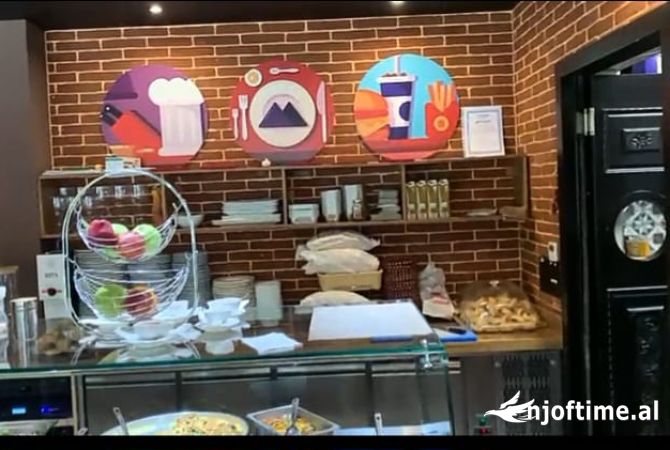 Ambiente Commerciale in Affitto 1+1 a Tirana - 1,500 Euro