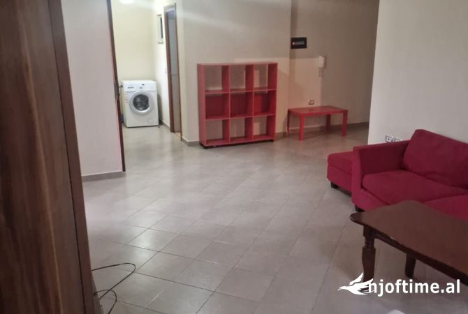 Shtepi me qera Shtepi Private ne Tirane, 3+1, Mobilimi E mobiluar, Pagesa 500  Euro.