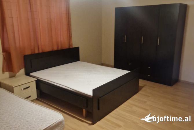 Shtepi me qera Shtepi Private ne Tirane, 3+1, Mobilimi E mobiluar, Pagesa 500  Euro.