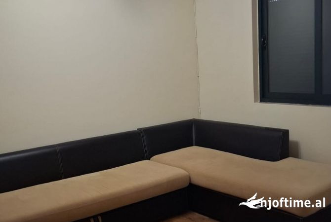 Shtepi me qera Apartament ne Tirane, 1+1, Mobilimi E mobiluar, Pagesa 600  Euro.