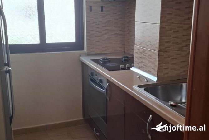 Shtepi me qera Apartament ne Tirane, 1+1, Mobilimi E mobiluar, Pagesa 600  Euro.