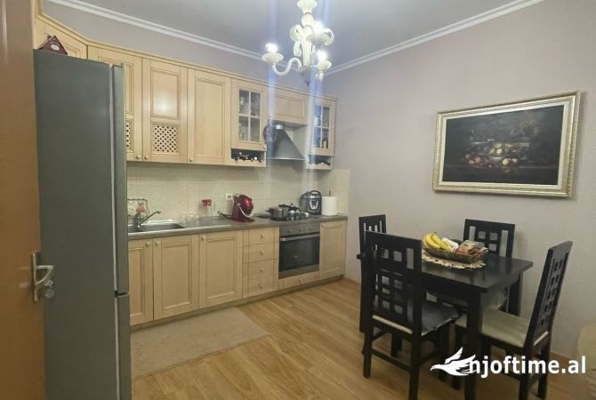 Shtepi me qera Apartament ne Tirane, 2+1, Mobilimi E mobiluar, Pagesa 450  Euro.