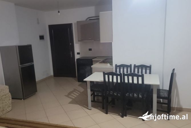 Shtepi me qera Apartament ne Tirane, 2+1, Mobilimi E mobiluar, Pagesa 450  Euro.