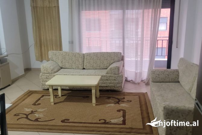 Shtepi me qera Apartament ne Tirane, 2+1, Mobilimi E mobiluar, Pagesa 450  Euro.
