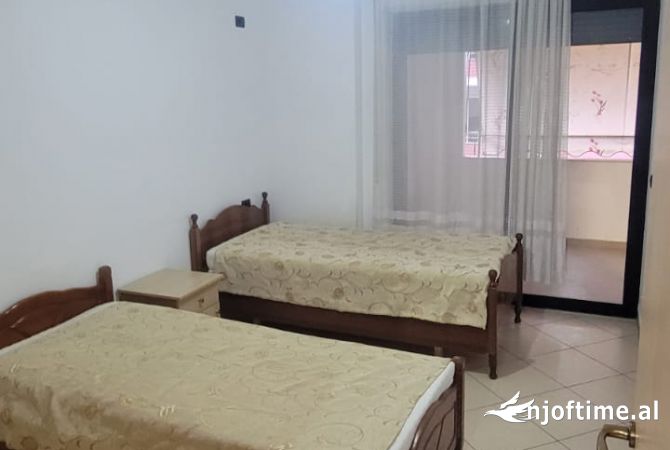 Shtepi me qera Apartament ne Tirane, 2+1, Mobilimi E mobiluar, Pagesa 450  Euro.