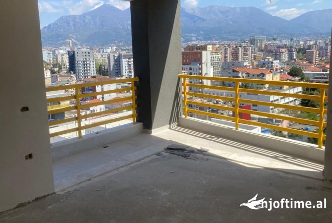 Shtepi ne shitje Apartament ne Tirane, 2+1, Mobilimi Bosh, pa mobiluar, Pagesa 184,208  Euro.