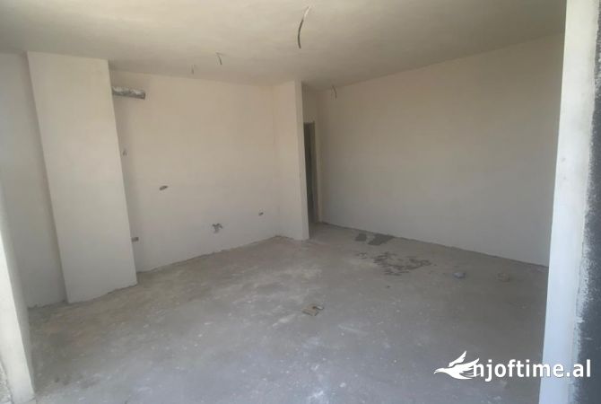 Shtepi ne shitje Apartament ne Tirane, 2+1, Mobilimi Bosh, pa mobiluar, Pagesa 184,208  Euro.