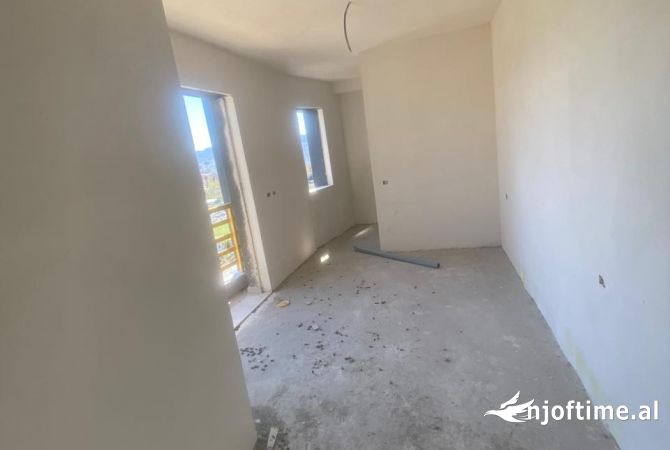 Shtepi ne shitje Apartament ne Tirane, 2+1, Mobilimi Bosh, pa mobiluar, Pagesa 184,208  Euro.