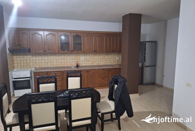 Shtepi me qera Apartament ne Tirane, 2+1, Mobilimi E mobiluar, Pagesa 550  Euro.