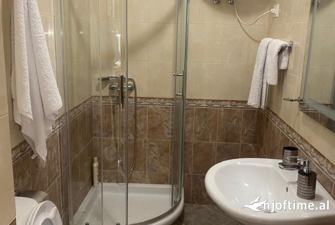 Shtepi ne shitje Apartament ne Tirane, 2+1, Mobilimi E mobiluar, Pagesa 157,000  Euro.