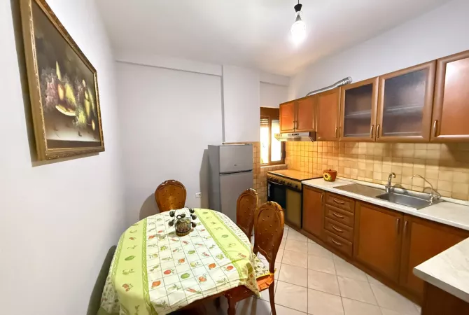 Shtepi me qera Apartament ne Tirane, 2+1, Mobilimi E mobiluar, Pagesa 500  Euro.
