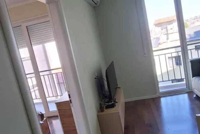 Shtepi me qera Apartament ne Tirane, 1+1, Mobilimi E mobiluar, Pagesa 500  Euro.