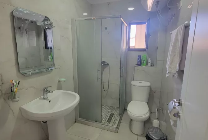 Shtepi me qera Apartament ne Tirane, 2+1, Mobilimi E mobiluar, Pagesa 500  Euro.