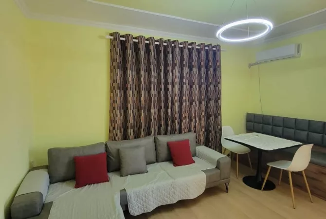 Shtepi me qera 2+1 ne Tirane - 52,000 Leke