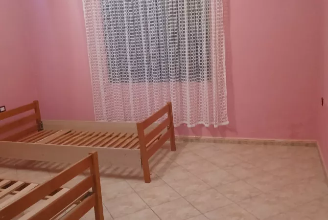 Shtepi me qera 2+1 ne Tirane - 400 Euro