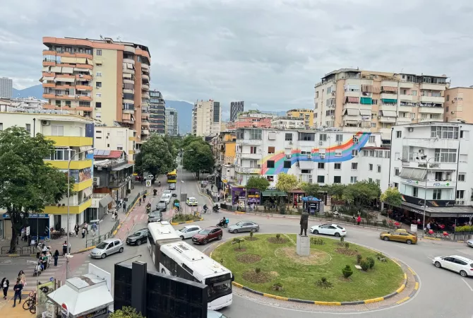 Shtepi me qera 5+1 ne Tirane - 1,800 Euro