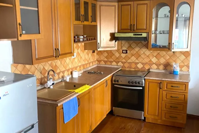 Shtepi me qera 1+1 ne Tirane - 400 Euro