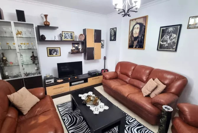 Shtepi me qera 2+1 ne Tirane - 65,000 Leke