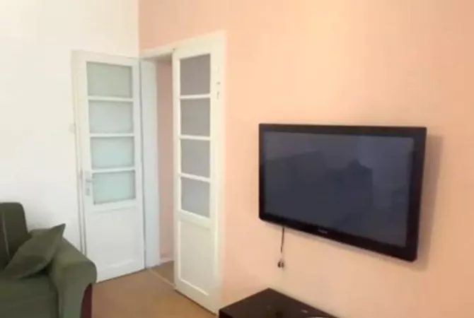 Shtepi me qera 2+1 ne Tirane - 650 Euro
