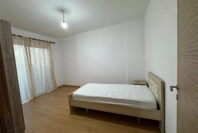 Shtepi me qera Apartament ne Tirane, 3+1, Mobilimi E mobiluar, Pagesa 500  Euro.