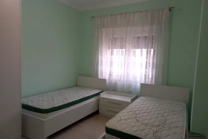 Shtepi me qera Apartament ne Tirane, 2+1, Mobilimi E mobiluar, Pagesa 60,000  Leke.