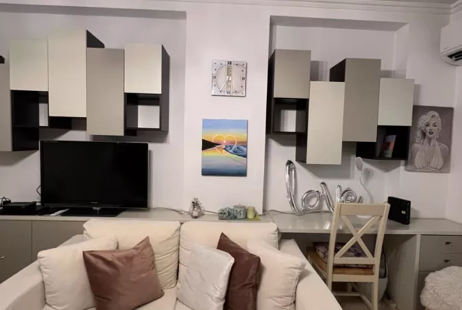 Shtepi me qera Apartament ne Tirane, 1+1, Mobilimi E mobiluar, Pagesa 600  Euro.