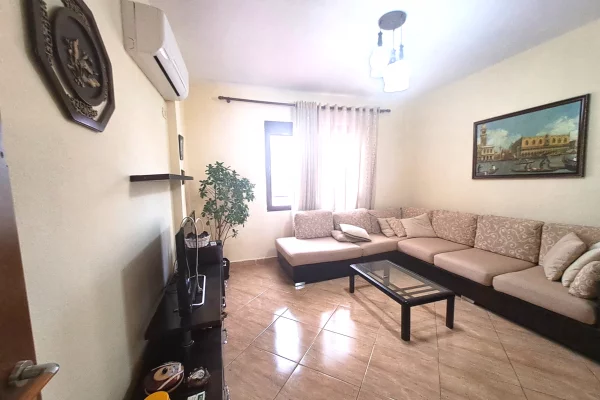 Shtepi me qera 2+1 ne Tirane - 500 Euro