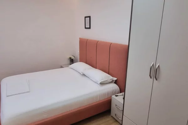 Shtepi me qera 2+1 ne Tirane - 2,000 Euro