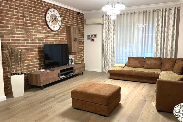Shtepi ne shitje 2+1 ne Tirane - 260,000 Euro