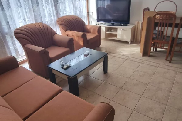 Shtepi me qera 2+1 ne Tirane - 500 Euro