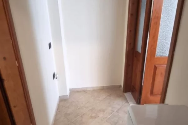 Shtepi me qera Shtepi Private ne Tirane, 2+1, Mobilimi E mobiluar, Pagesa 500  Euro.