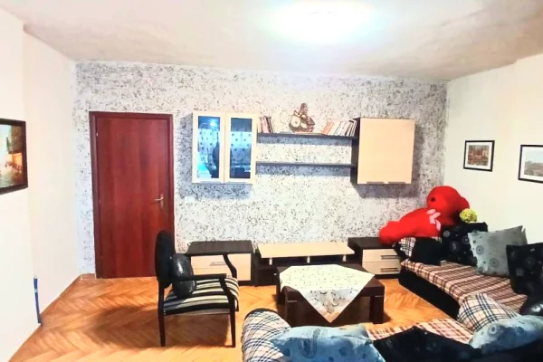 Shtepi me qera 2+1 ne Tirane - 400 Euro