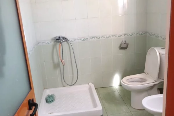 Shtepi me qera 2+1 ne Tirane - 450 Euro