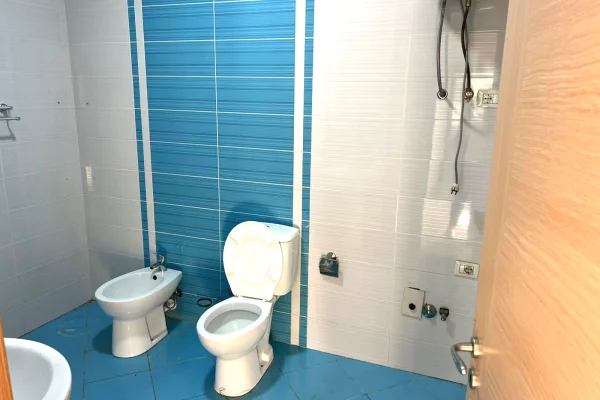 Shtepi me qera Apartament ne Tirane, 2+1, Mobilimi E mobiluar, Pagesa 550  Euro.