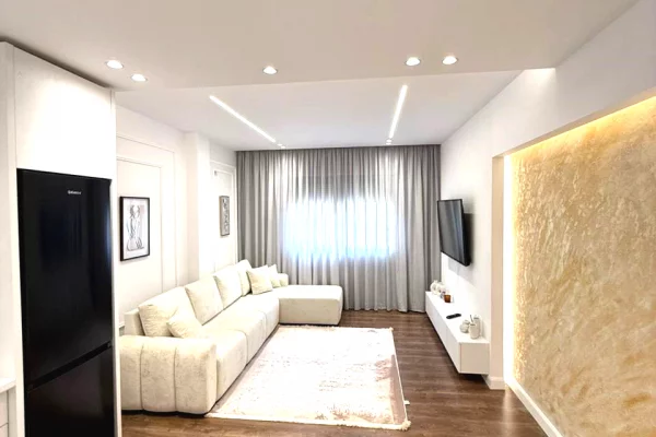 Shtepi ne shitje Apartament ne Tirane, 1+1, Mobilimi E mobiluar, Pagesa 118,000  Euro.