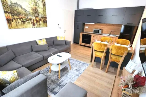 Shtepi me qera 2+1 ne Tirane - 700 Euro