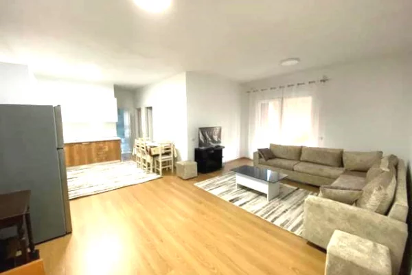 Shtepi me qera 3+1 ne Tirane - 650 Euro