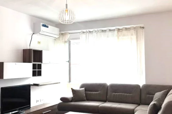 Shtepi me qera 2+1 ne Tirane - 650 Euro