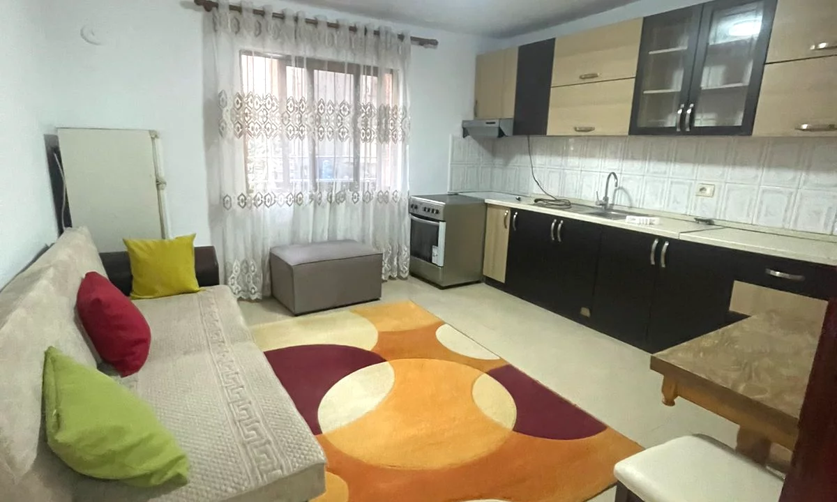 Shtepi me qera Apartament ne Tirane, Garsoniere, Mobilimi E mobiluar, Pagesa 400  Euro.