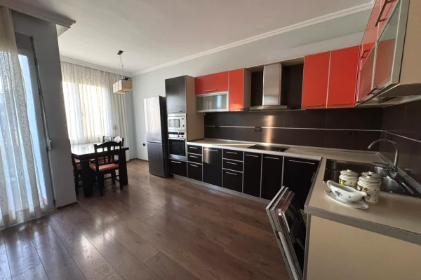 Shtepi me qera 2+1 ne Tirane - 800 Euro