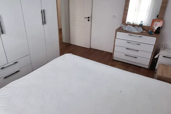 Shtepi me qera Apartament ne Tirane, 2+1, Mobilimi E mobiluar, Pagesa 600  Euro.